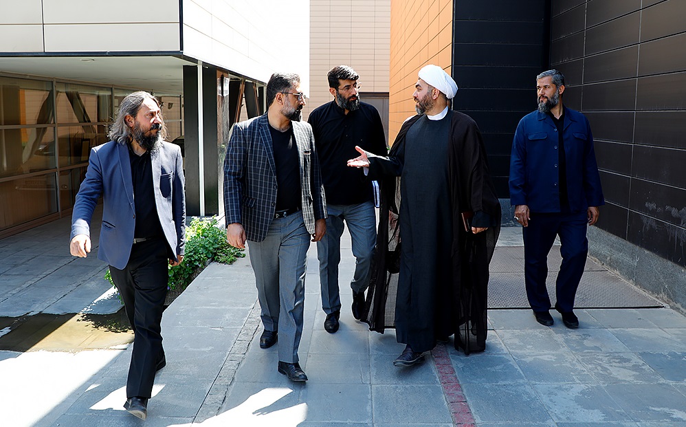 بازديد رئيس ستاد هماهنگي کانون‌هاي مساجد کشور از پرديس تئاتر تهران