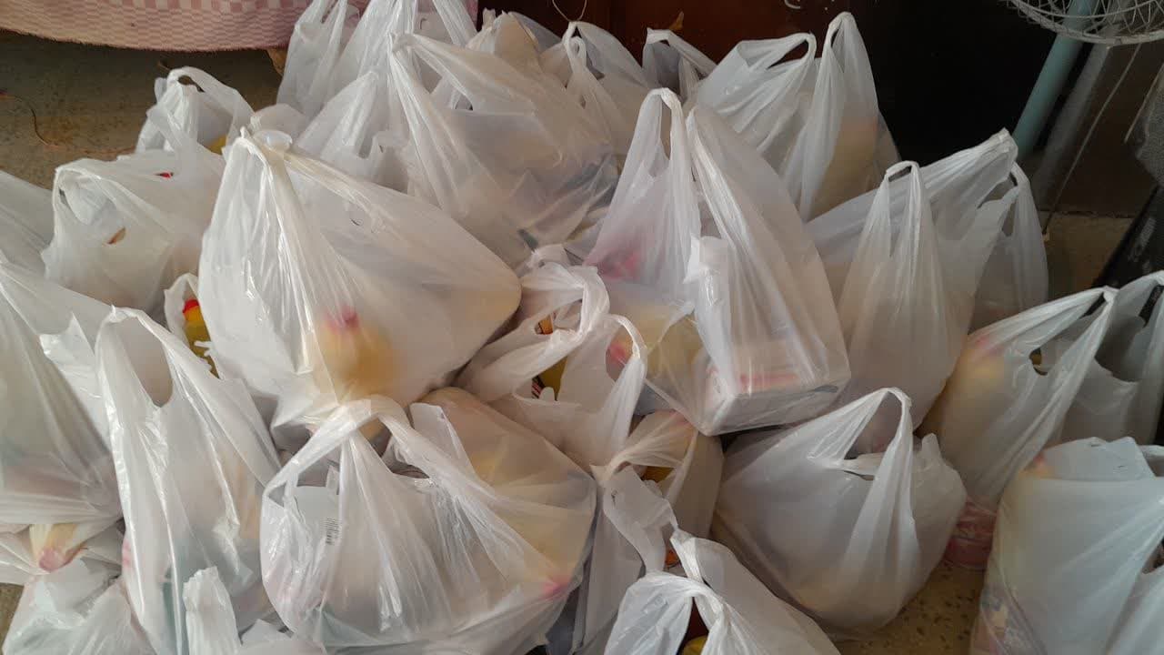 بيش از 50 بسته غذايي به همت کانون ياسين بين نيازمندان توزيع شد